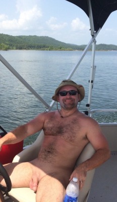 averagedudenextdoor:  Married dude who shaved his junk before going balls out on his boat