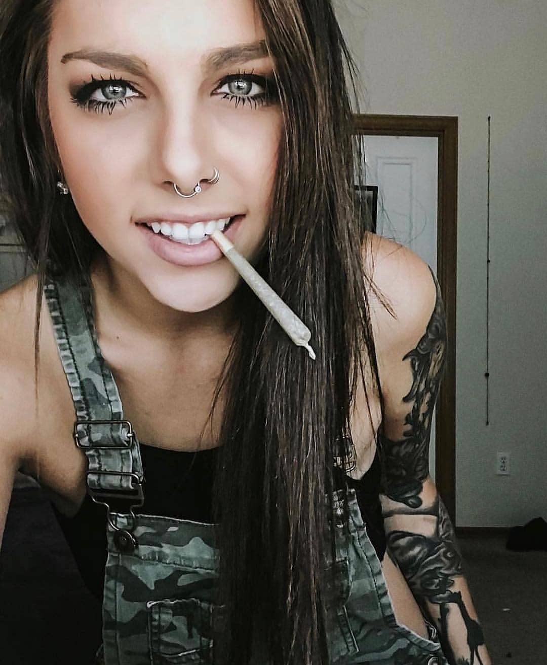 WeedStreetwear.com - Marijuana t-shirts for cannabis legalizatio