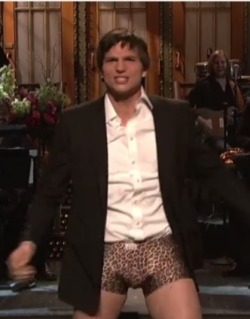 hotfamous-men:  Ashton Kutcher