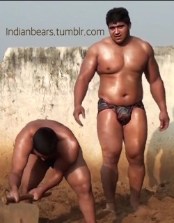 indianbears:  INDIAN MUD WRESTLER GETTING