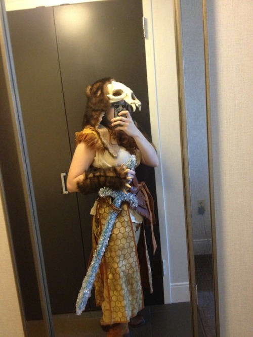 fafnyr:hoodedscarlet requested more pictures, so here’s some other shots of my mogar cosplay along w