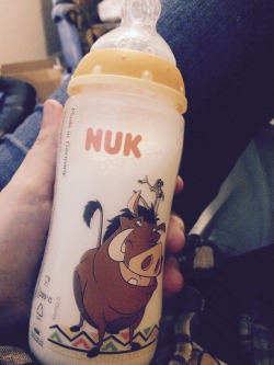 daddysbabykittycat:  asmolunicorn:  smolcub:  💛💙🍼💛💙  NUK makes Lion King stuff? Oh my gosh!!! Where did you get this???   I NEED THIS BOTTLE RIGHT NOW