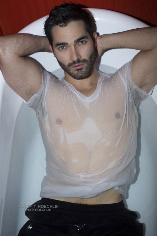 Tyler Hoechlin Crack #1