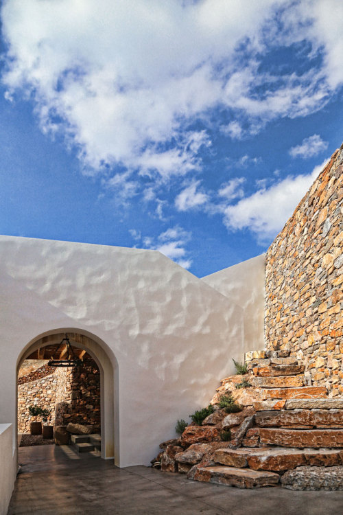 bothsidesguys: SUMMER HOUSE, SYROS - GREECE by BLOCK722 ARCHITECTSwww.yatzer.com/syros-block7