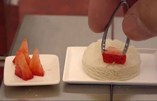 Cocina en miniatura.Mira los vídeos aquí: Este cocinero prepara unos platos en miniatura deliciosos.