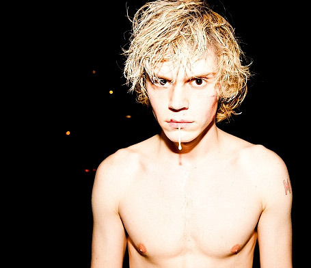 Evan Peters.