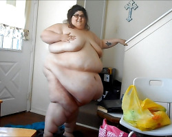 I want her on top of me then after sex make her eat till she can&rsquo;t eat no more till she is so full &amp; make love to her again and eat more again till she almost reaches 700 plus pounds