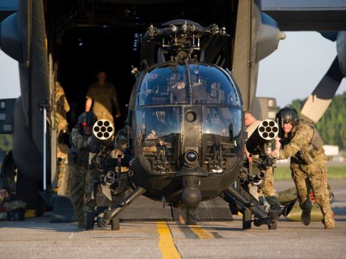 fireinhorizon:MH-6 Little Bird being rolled off a C-130. 160th SOAR crews can reassemble Little Birds & get them airborne incredibly fast after transport. https://t.co/MPjJWaqTdR