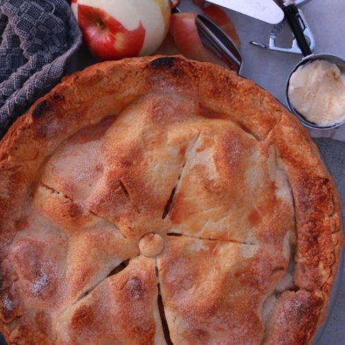 Simple Deep Dish Apple Pie-Your source of sweet inspirations! || GET AWESOME DESSERT MERCH! || GET T
