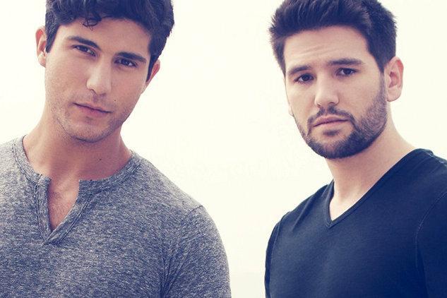 Has anyone ever noticed that Dan and Shay look like older versions of Tyler Posey