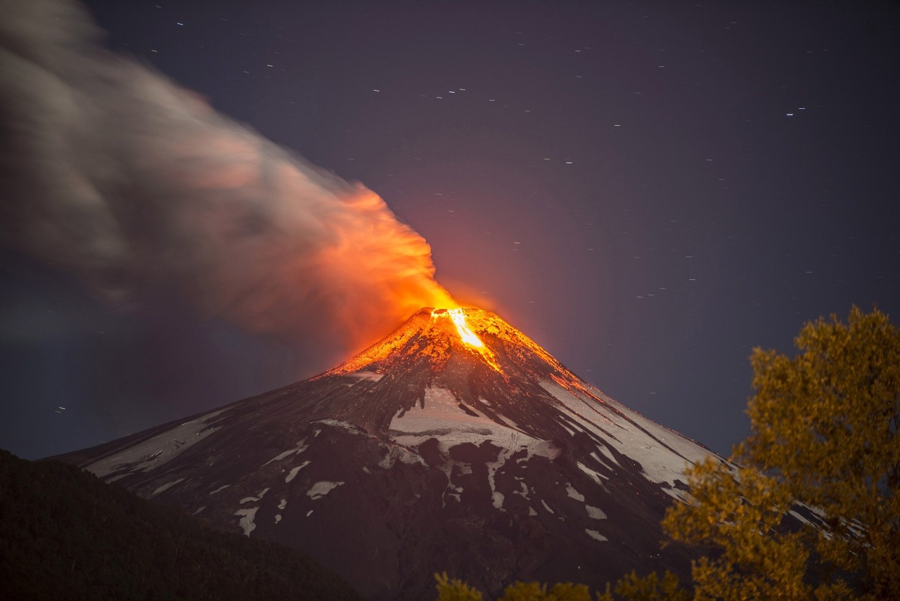 clarincomhd:  Erupción del volcán Villarrica, a unos 750 kilómetros al sur de