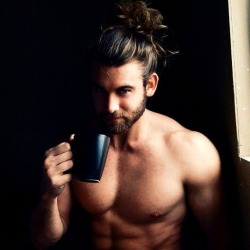 fuckyeahotmen:  So lets just take a moment to appreciate this man. Look at this face, this hair and this body. srsly. and he’s super sweet, and nice and plays the guitar! Do u know him? His name is Brock O'Hurn ;)