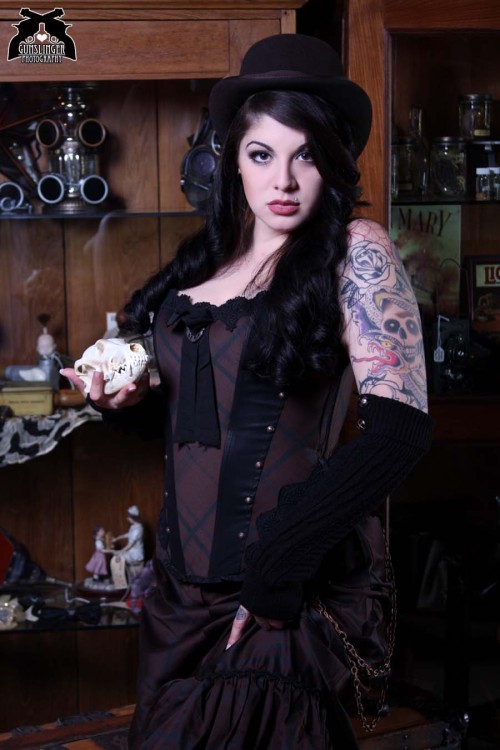 kadaver:  Ms Bombshell Belle Fey by Gunslinger Photography 