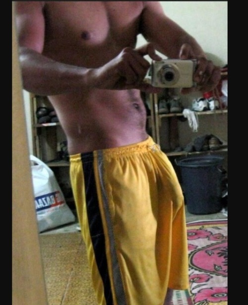 freeballingdc:  Freeballingdc.tumblr.com    #FreeTheD #freeballing #freeball #bulge #commando    Submit photos:  liarliar155@yahoo.com 