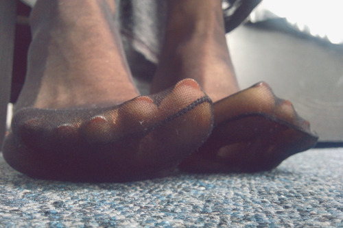 footsiepattes:My new photoset is available for grabs !