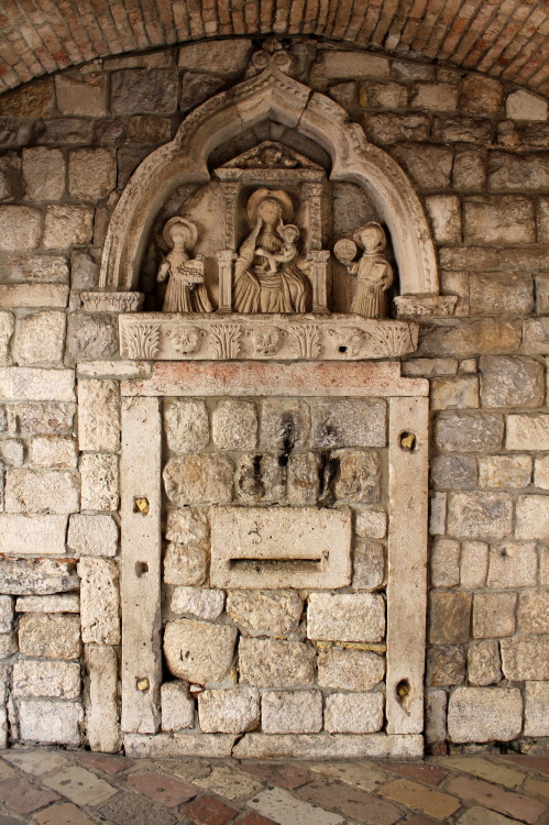 echiromani:Inside the ancient Sea Gate of Kotor, Montenegro.