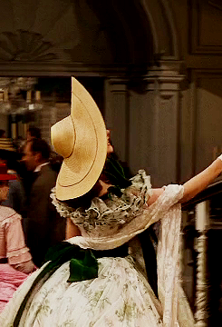  Gone with the Wind: Scarlett’s Green Dress 