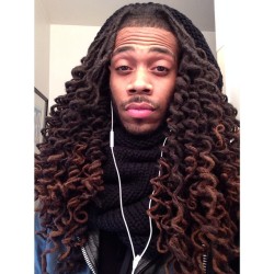 fuckyeahmenwithlocs:  Stunning! @telanphenom on instagram 