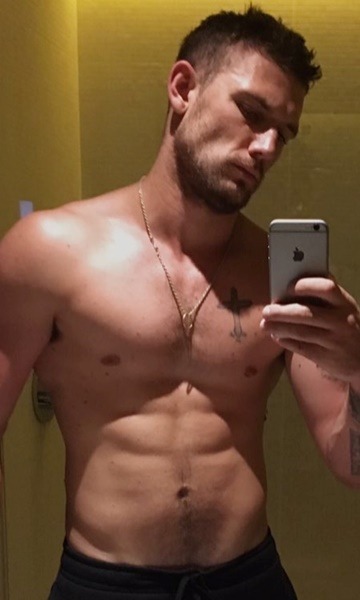 male-and-others-drugs:  🔴 Alex Pettyfer 🔴