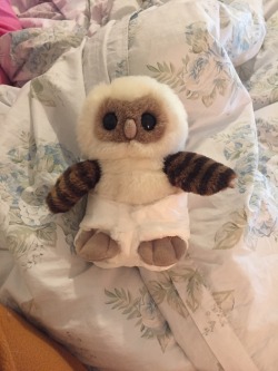 aballycakes:  alexinspankingland:  My special stuffie is currently a diaper owl thanks to @aballycakes’ awesome diapering skills. This is what we do while unsupervised 🍼  I might have a little bit of experience making makeshift diapers :3  😍😍