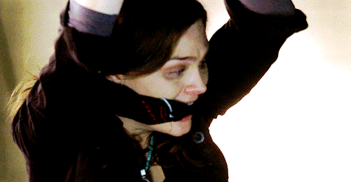 amomentsnotice:Temperance Brennan and Seeley Booth | Bones 1.15 “Two Bodies in the Lab”