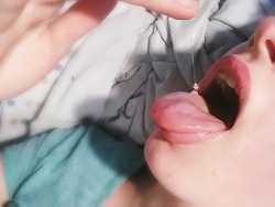 prissydicks:  It is so low quality but the most perfect (and delicious) drop of cum.I didn’t want to fall asleep, and my vibrator solves many problems 