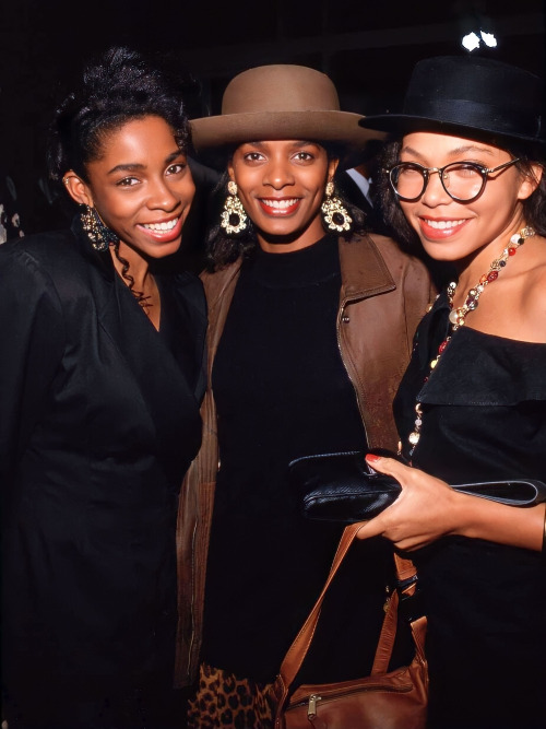 surra-de-bunda:  Vanessa Bell Calloway, AJ Johnson & Tisha Campbell at the premiere for “House Party” photographed by Ralph Dominguez (1990).  
