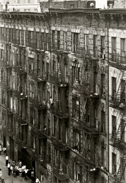 kafkasapartment:  East 100th Street, New York, 1966-68. Bruce Davidson. Silver gelatin print 