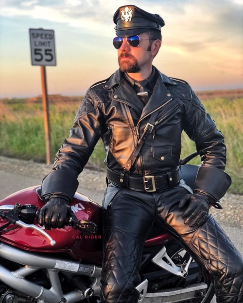 calrider365:My goal is for every man to feel the confidence to wear their gear with pride, to lovingly accept who they are, and to feel connected to their likeminded gear-brothers across the globe.  No matter what kind of gear drives us… no difference