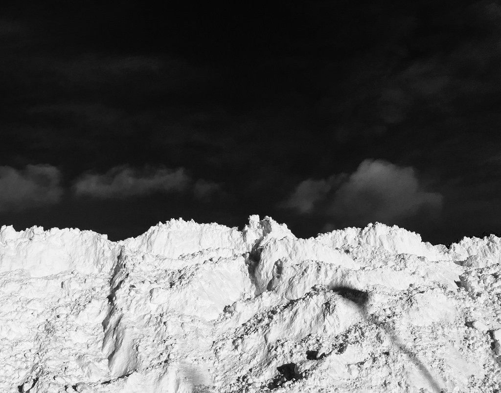 uemou:  Almost a Mountain Range by sjrankin