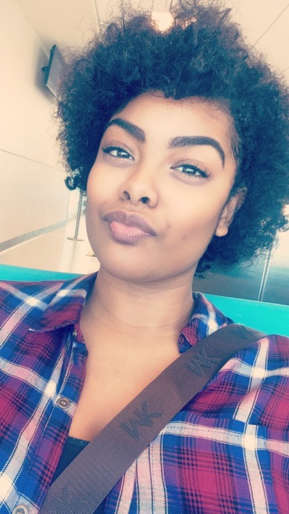 live-breathe-nadege:  Bantu knots with coconut oil 😊✨🌺 