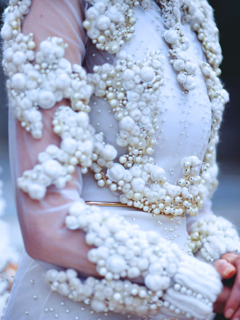 girlannachronism:  Givenchy spring 2011 couture details