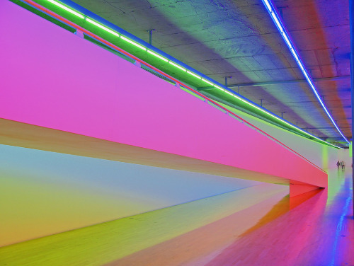 adapto:  Dan Flavin x Christian Beirle 