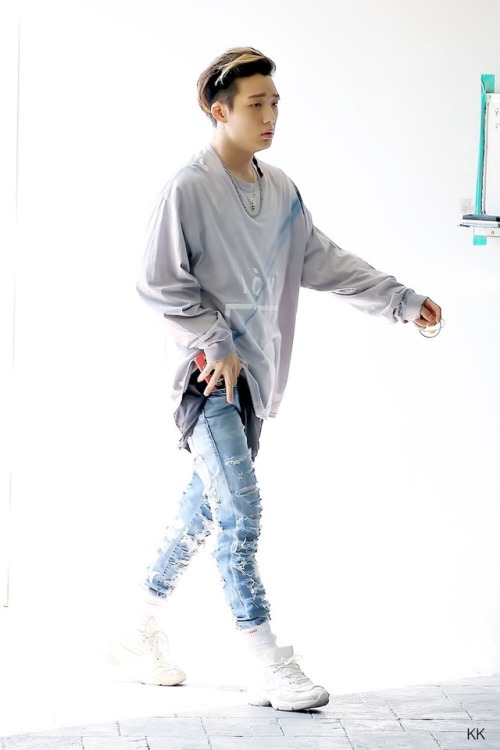 kimfuckingbobbyblog: this is bobby just casually walking. he doesnt even have to try to look good
