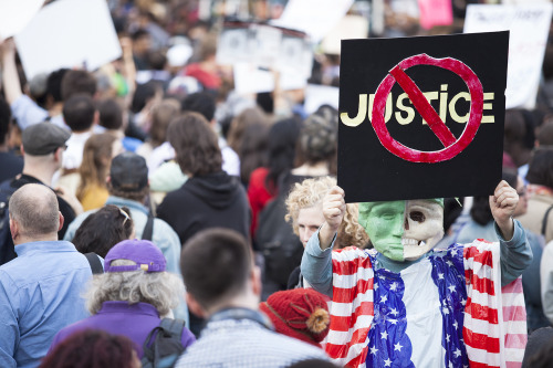 huffingtonpost:  Thousands Of New York Protesters Rally In Solidarity With Balitmore’s Freddie GrayNEW YORK – A New York police officer was hurt and at least a dozen people were arrested Wednesday as thousands of protestors gathered in support of