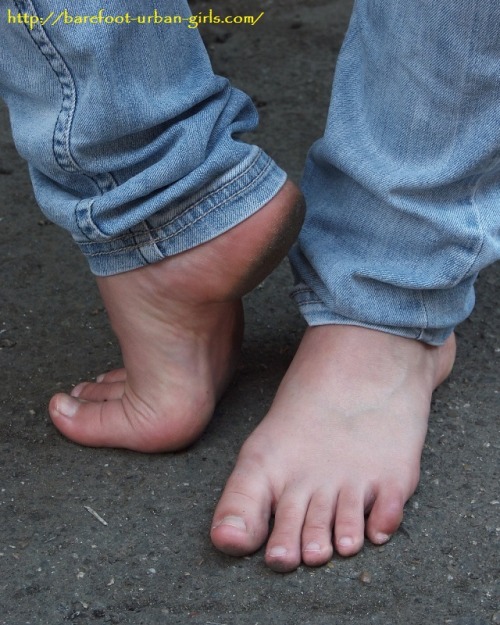 Sample low-res pictures from my website BAREFOOT URBAN GIRLS http://barefoot-urban-girls.com/ If you are into both “clothed” and “unclothed” barefoot beauties… I WARMLY RECOMMEND to consider my VERY ATTRACTIVE Combo Membership in BOTH Barefoot