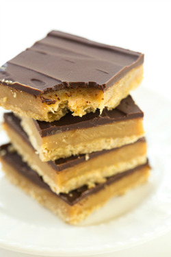 fullcravings:  Millionaire’s Shortbread  Yum shortbread is just too good.