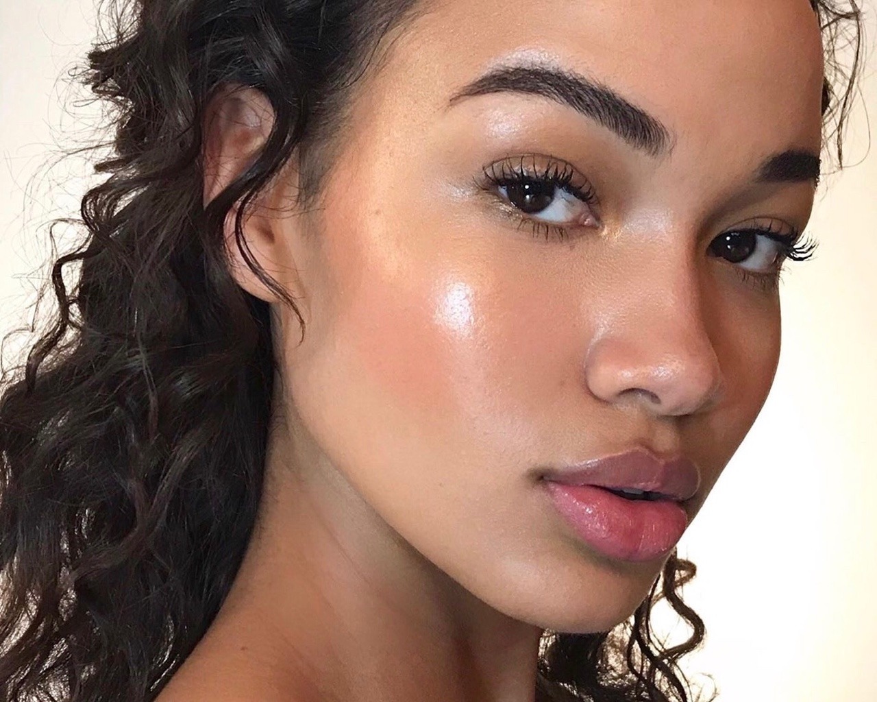 im-prada–u-nada:  @cydneychristine 