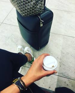 Good morning. Waiting for my bags at the airport is not a problem at all with an amazing coffee✌️ #italiancoffee by doutzen
