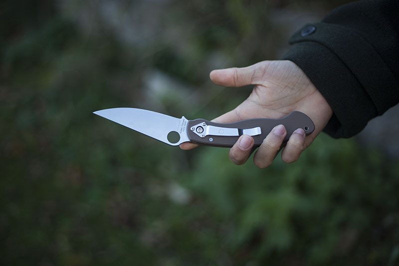 livingsurvival:  (via Spyderco Military G-10 Handle Folding Knife Review)