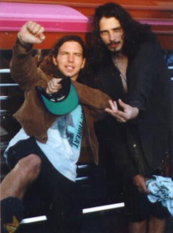 regi-vedder:  Dioses musicales! Eddie Vedder &amp; Chris Cornell
