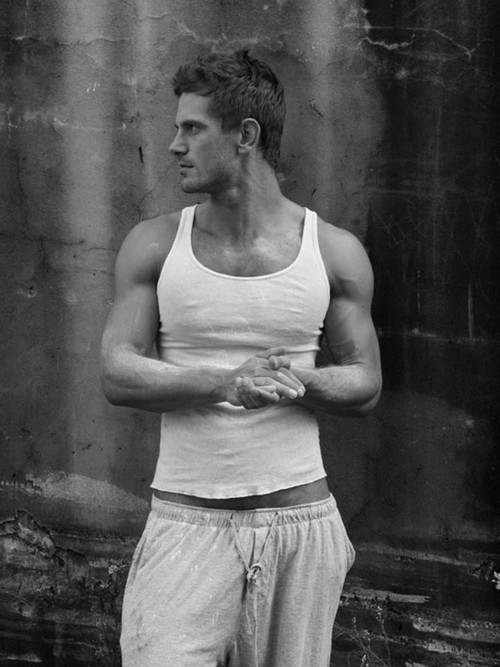 rawandripe:  omnomnomen:  Chris Bailey.  (via jpanda88) click here and press space bar for more rawandripe 
