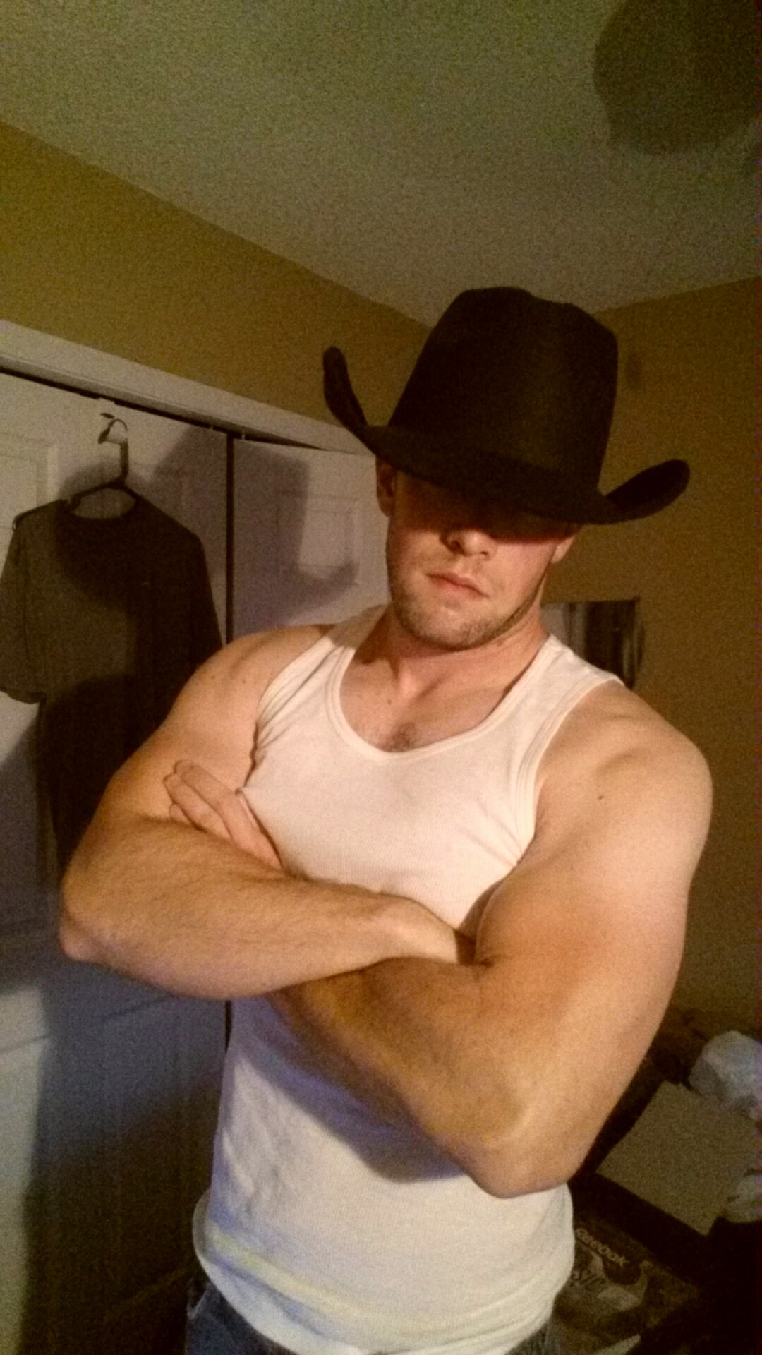 jrodrig8:  str8bros:  the guy from the video below   OMG!!!!!!!!!I want to service