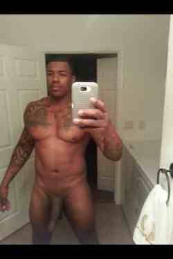 hoodfreak:  U like big dudes?