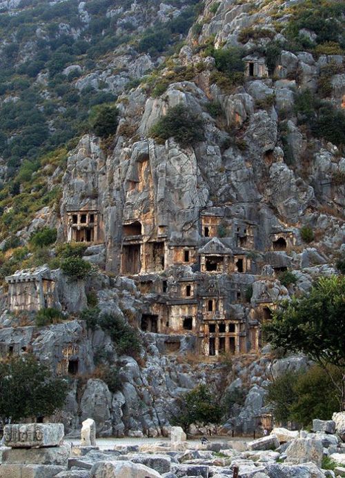 crescentmoon06:Rock-cut tombs in Myra, an ancient town in Lycia, TurkeyLa licia raga