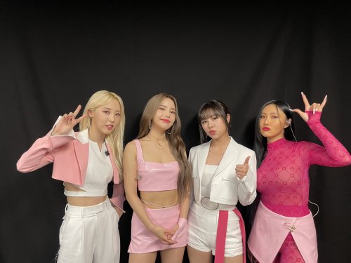 fymoonbyul: 220528 rbw_mamamoo twitter update (trans): In a while at 8.35PM MAMAMOO will be appearin