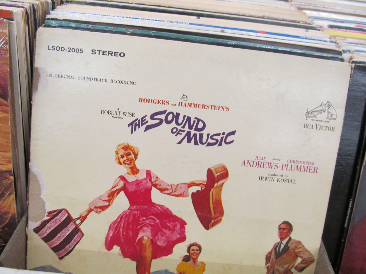 simplysinova:  NEWEST RECORDS Thrift shops are an awesome way to build up your vinyl