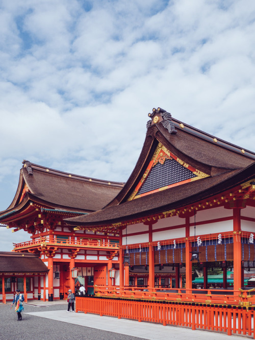 breathtakingdestinations:Fushimi Inari Taisha - Kyoto - Japan (by かがみ～) 