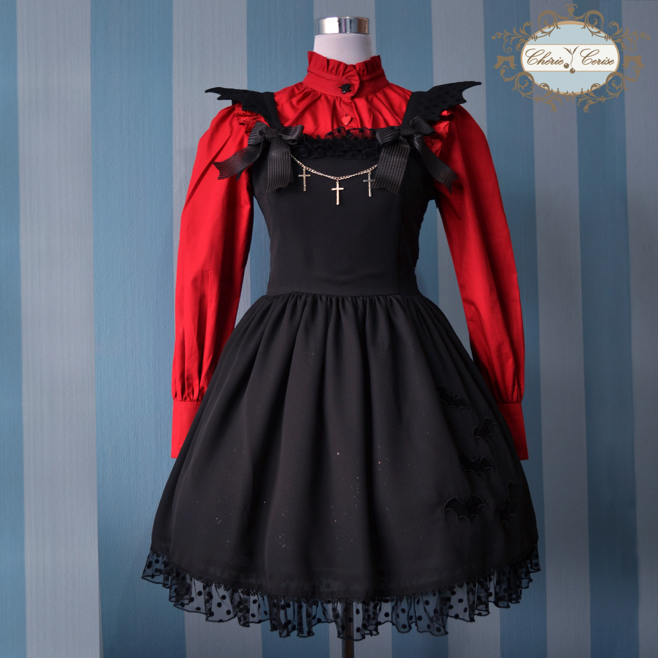 putridpink:  foretdelune:  Queen of Bats Jumper Skirt Chérie Cerise  :O 