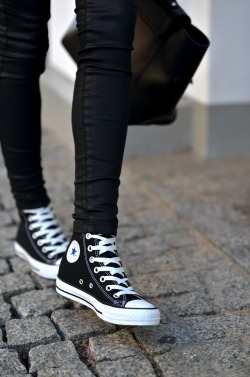 vogue-club:  Black Converse 